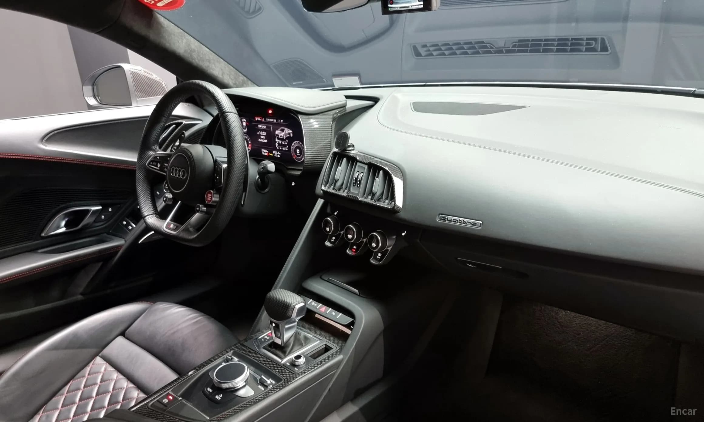 R8 (4S)