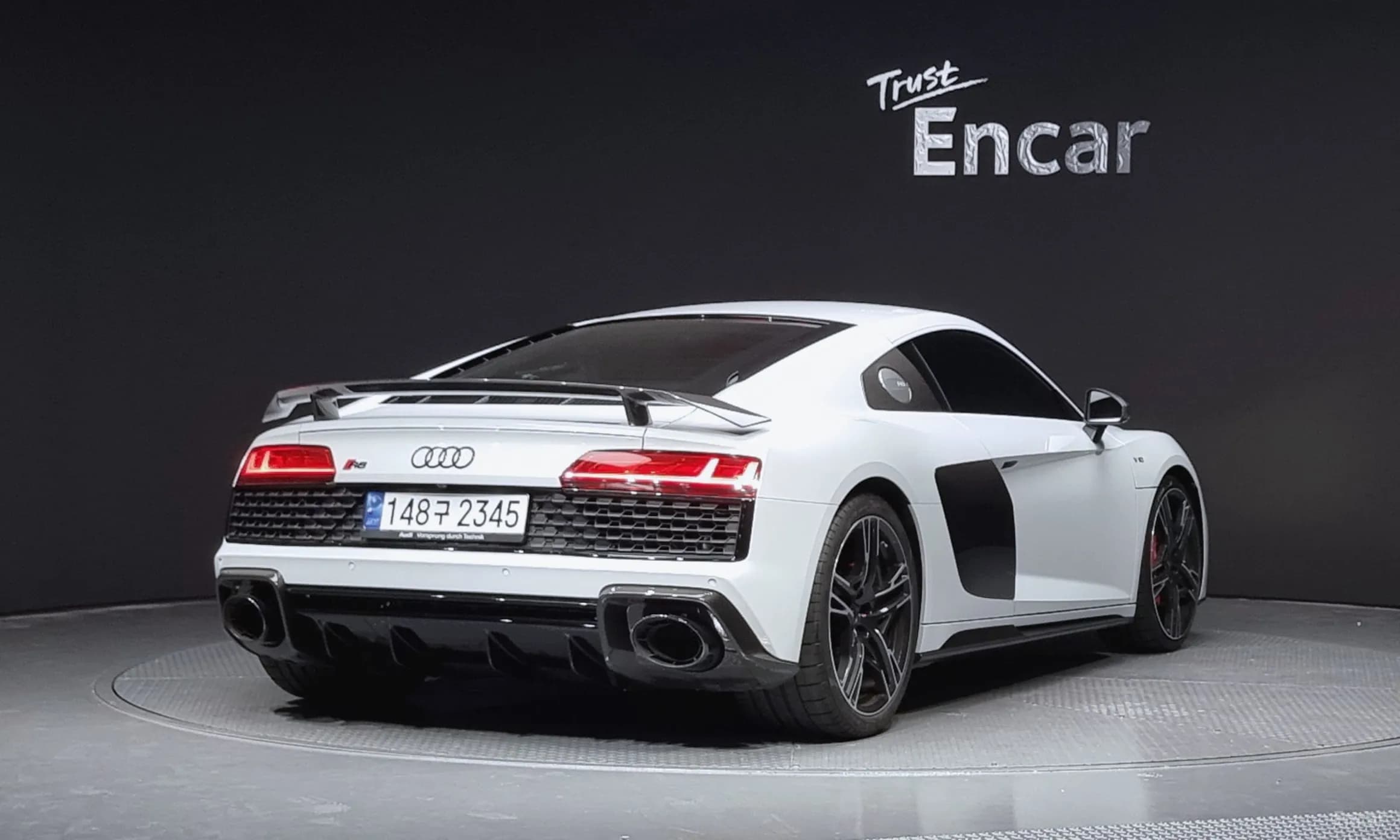 R8 (4S)