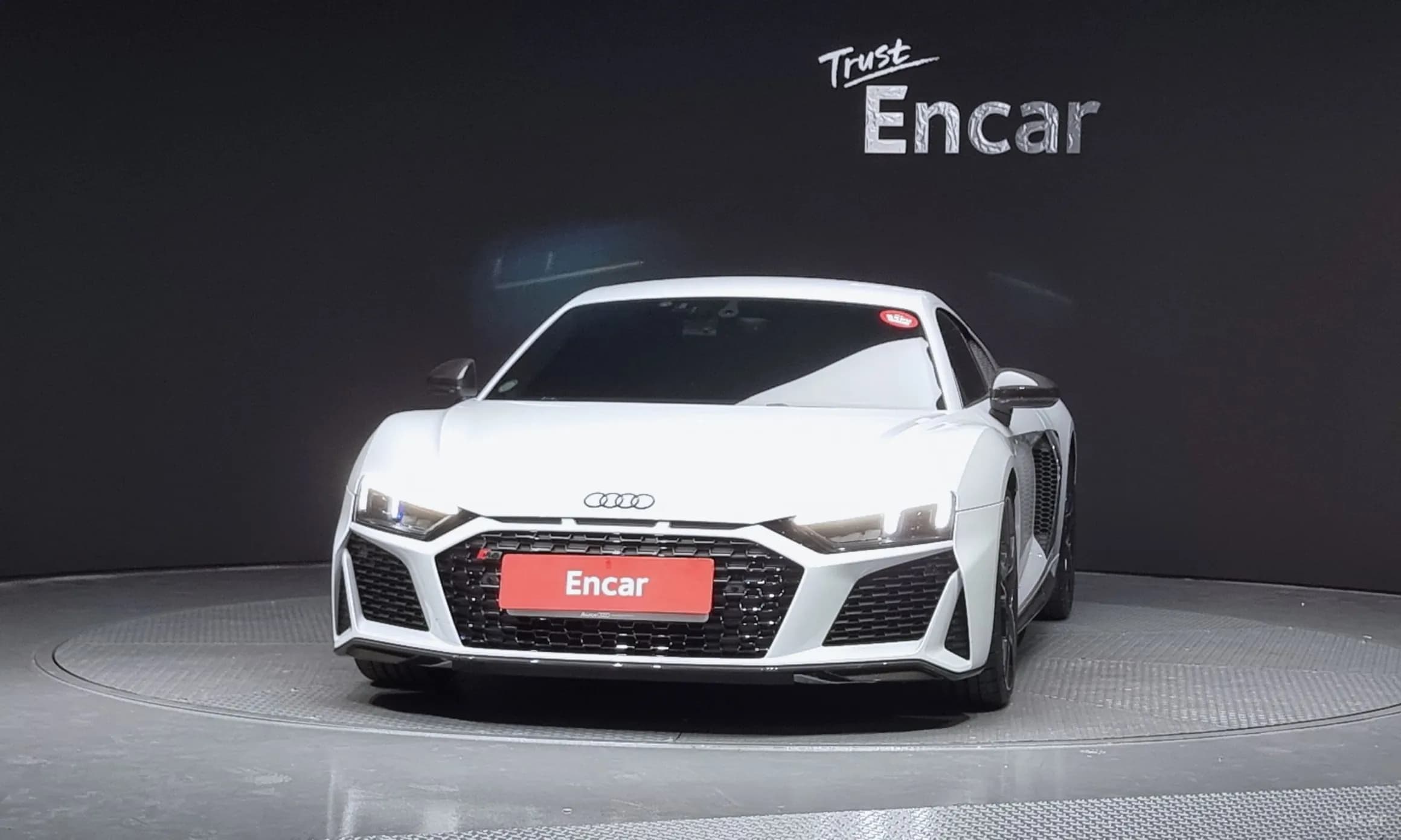 R8 (4S)