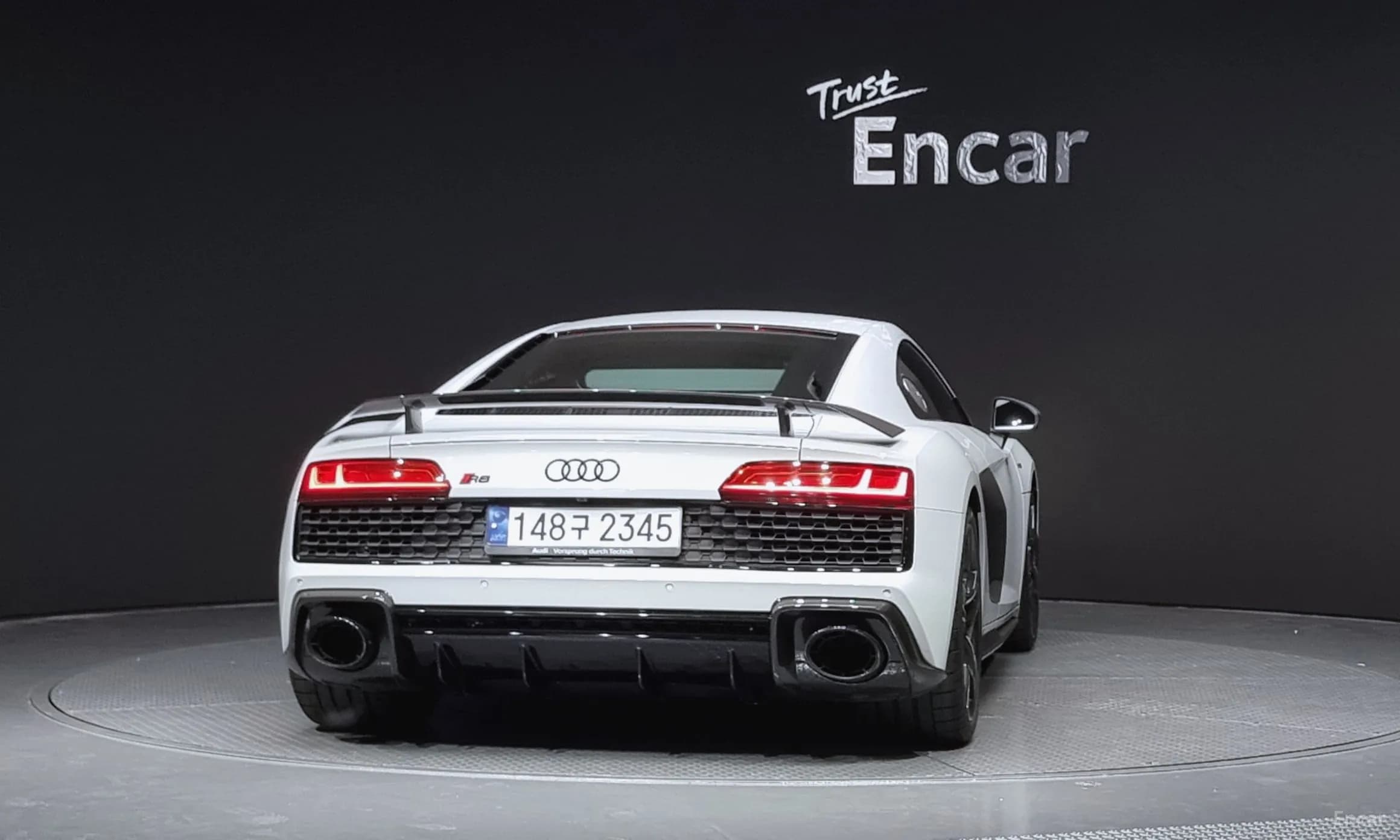 R8 (4S)