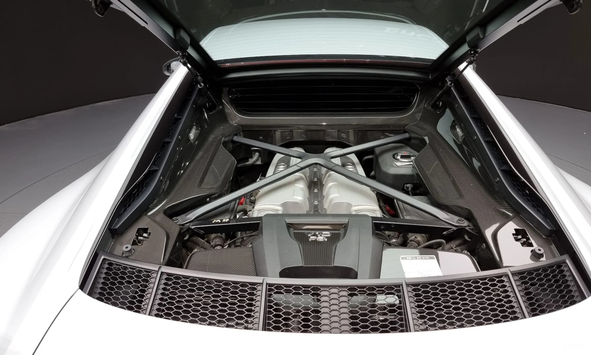 R8 (4S)