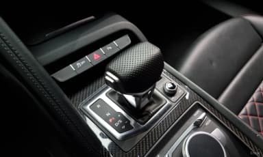R8 (4S)