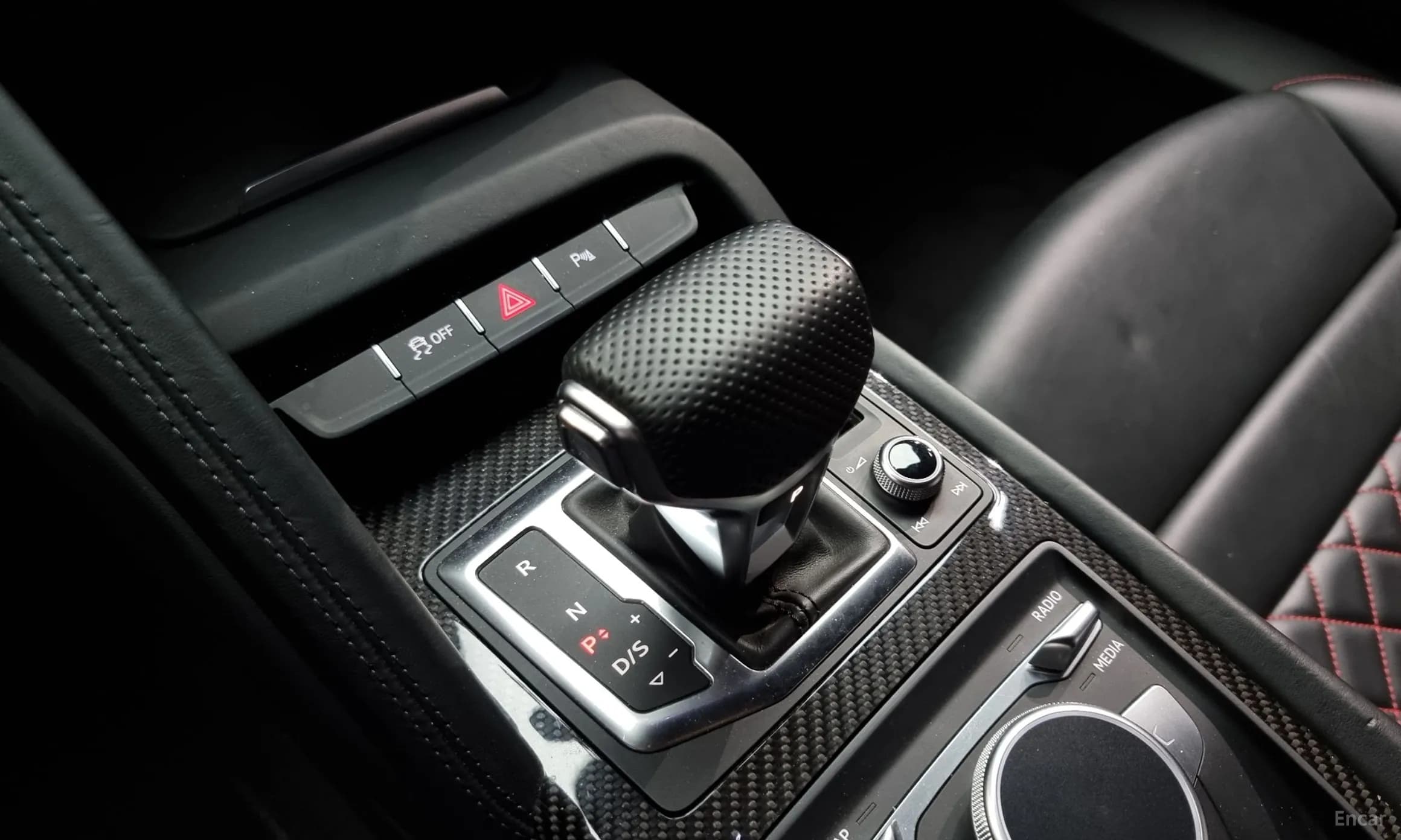R8 (4S)