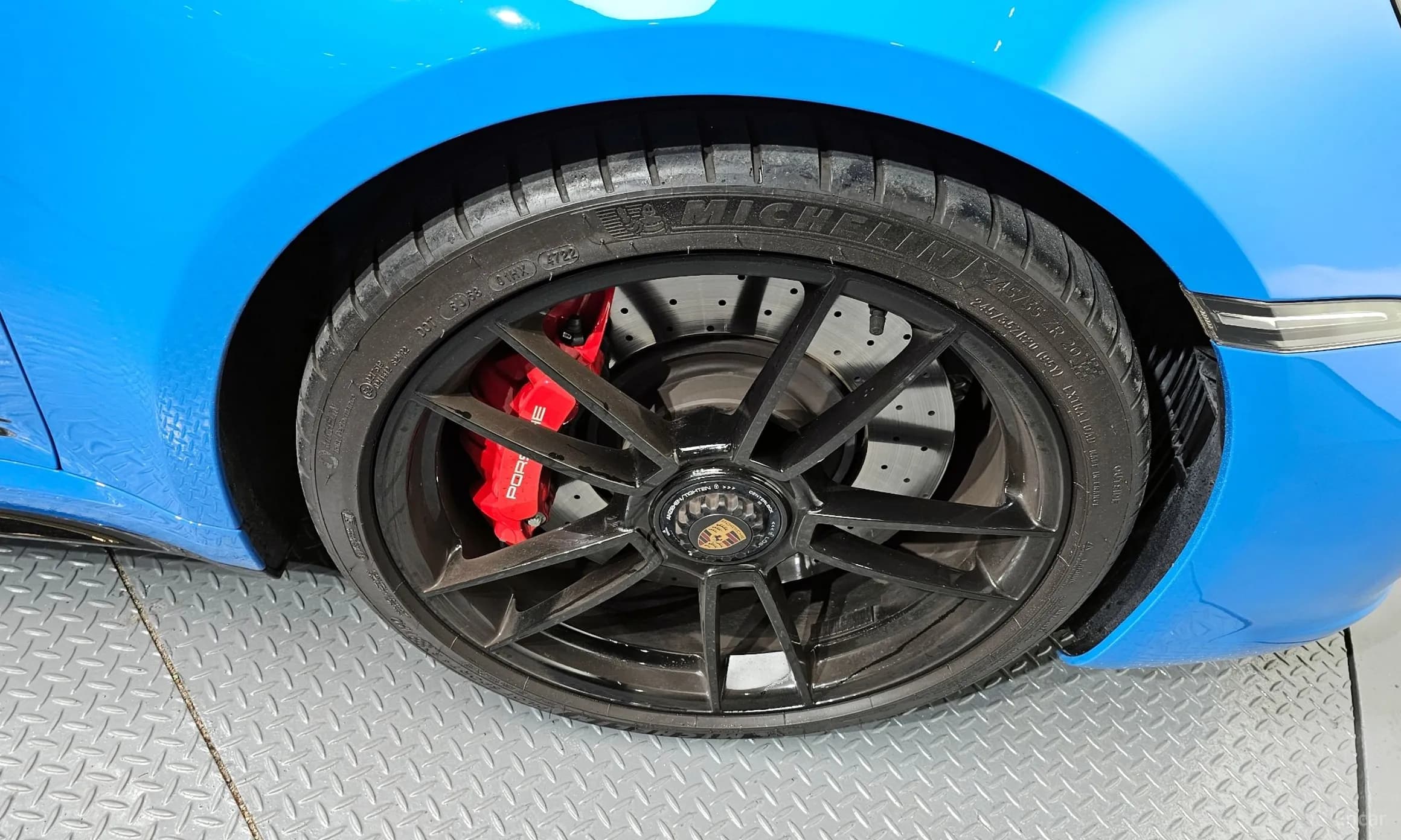 911 (992)
