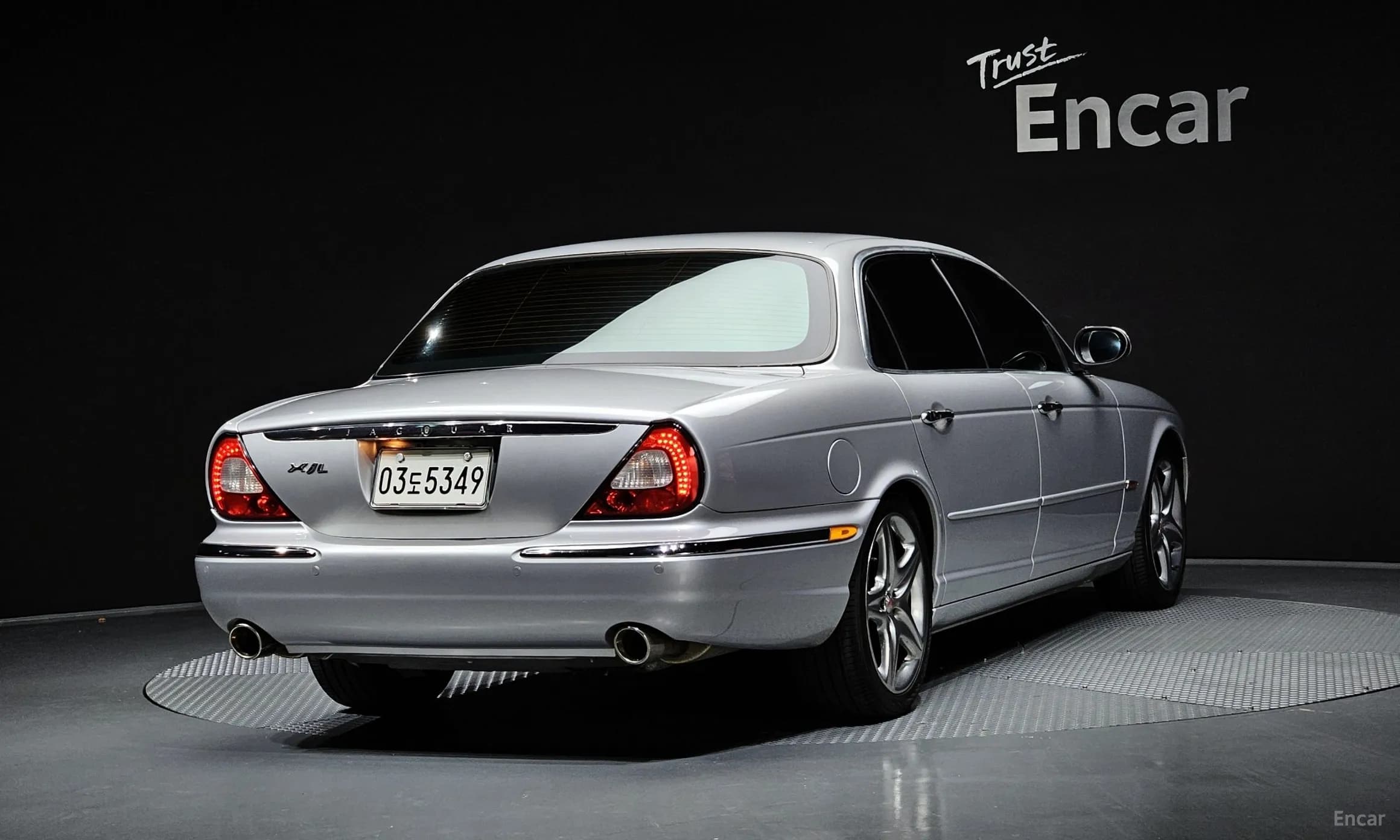 XJ-8