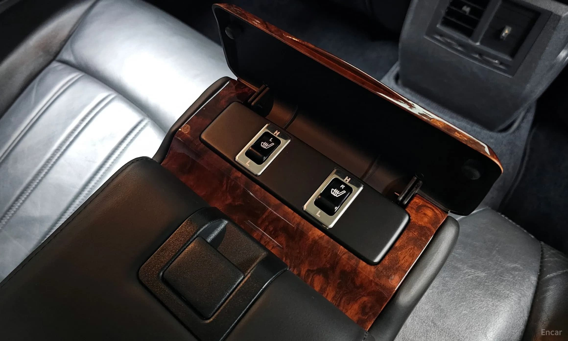 300C