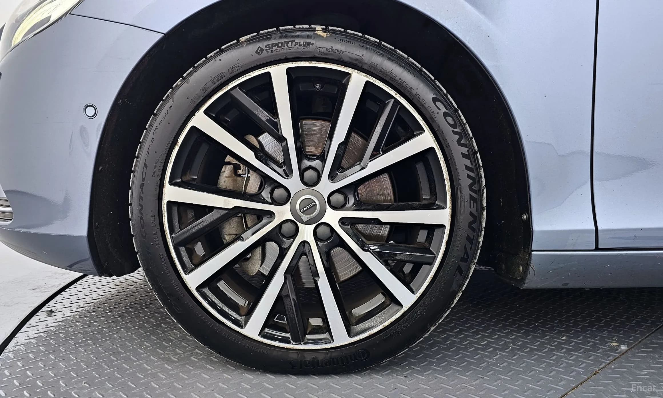 V40