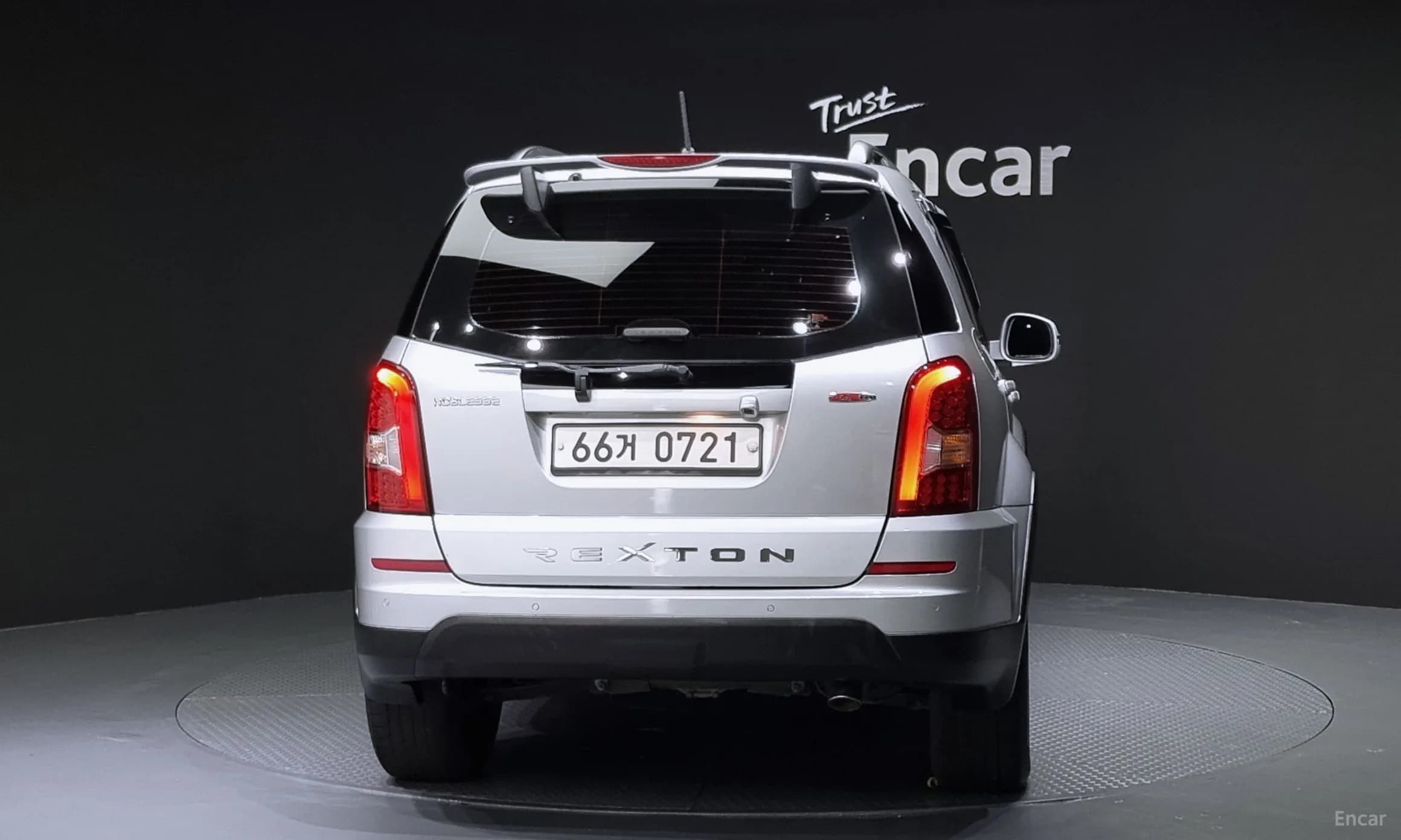 Rexton W