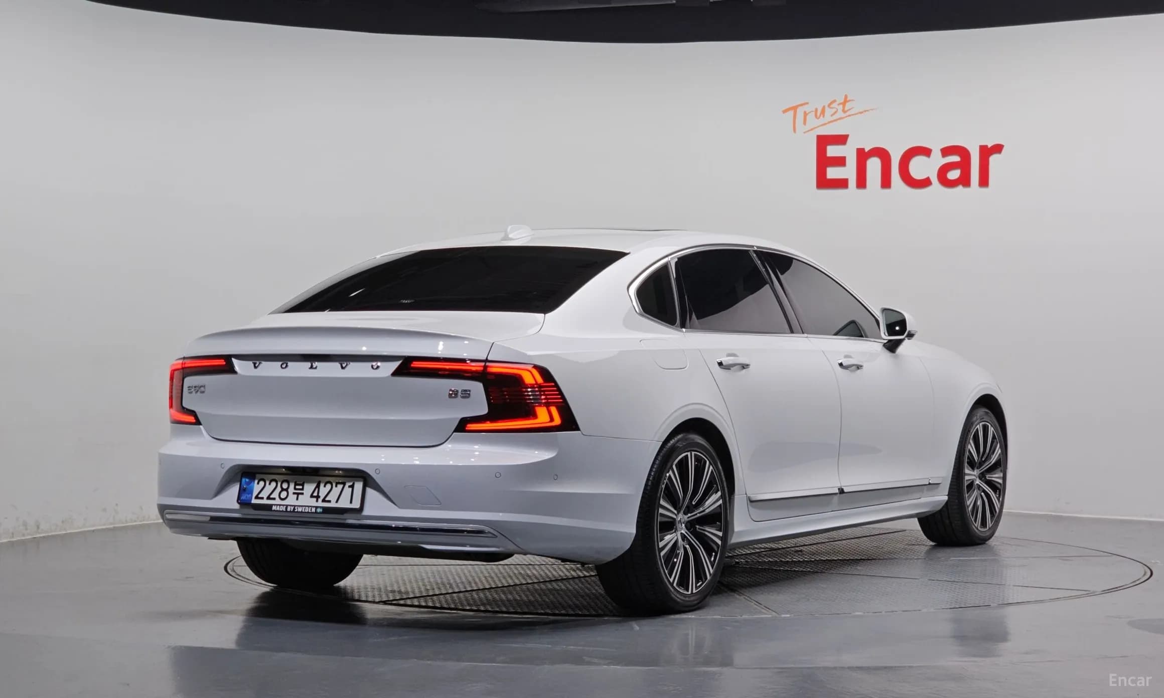 S90
