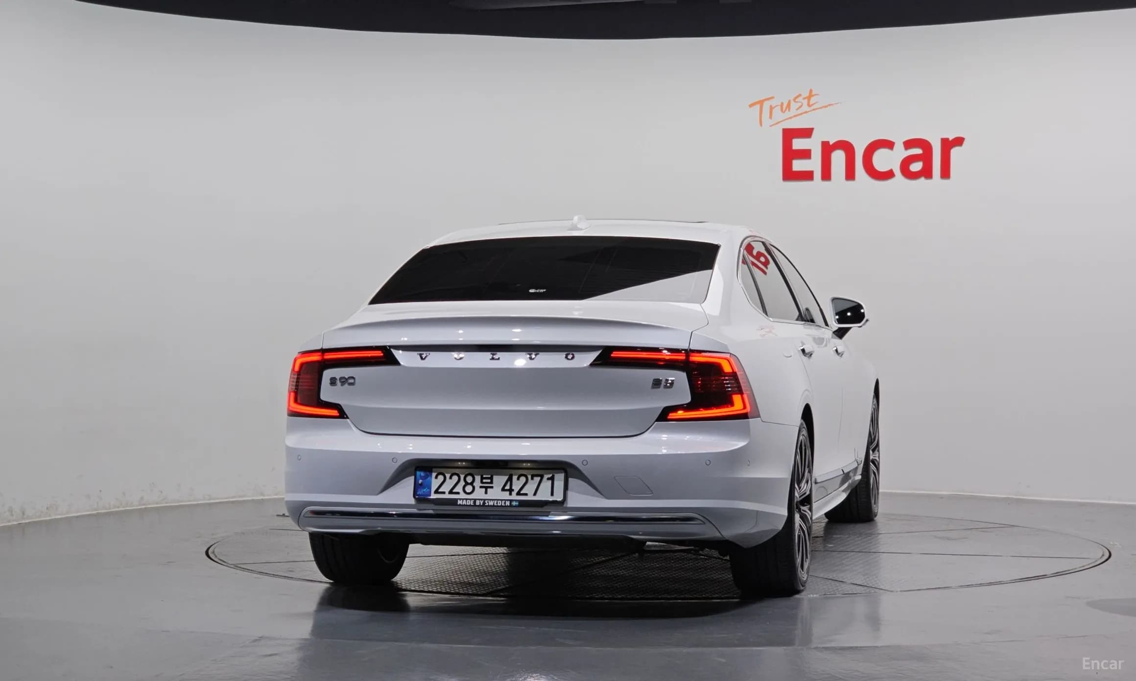 S90