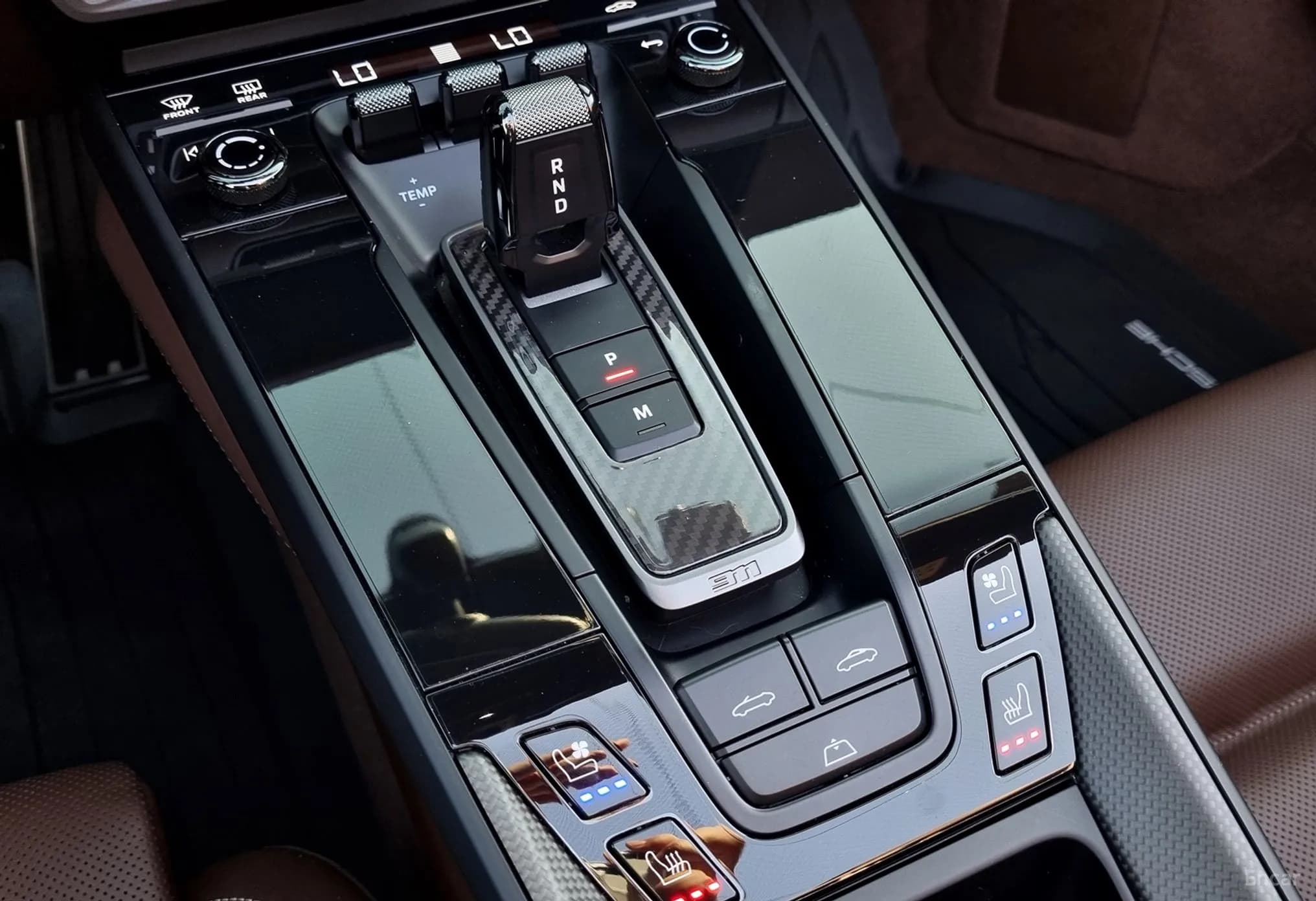 911 (992)