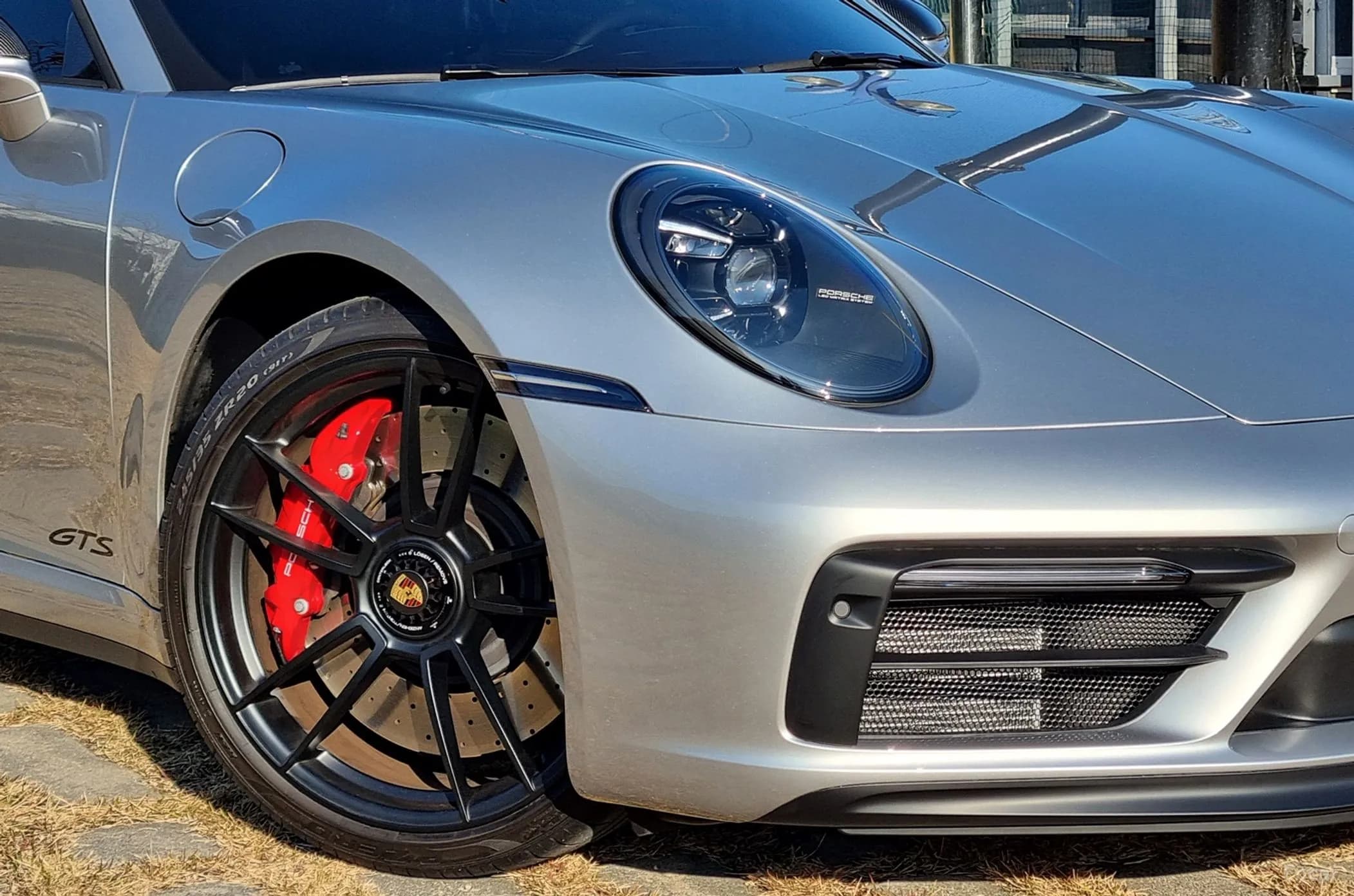 911 (992)