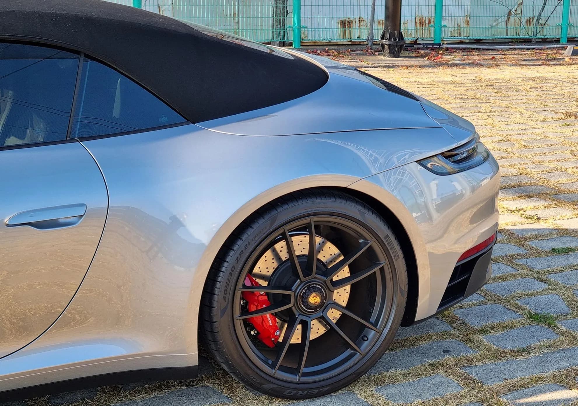 911 (992)