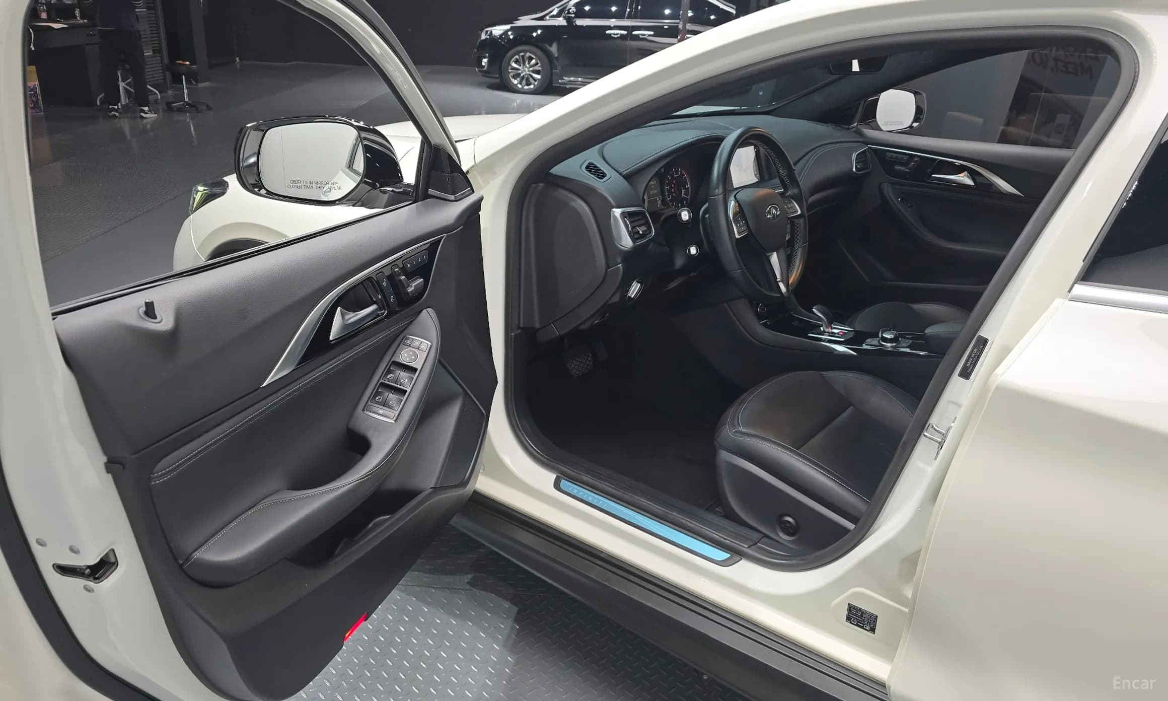 QX30