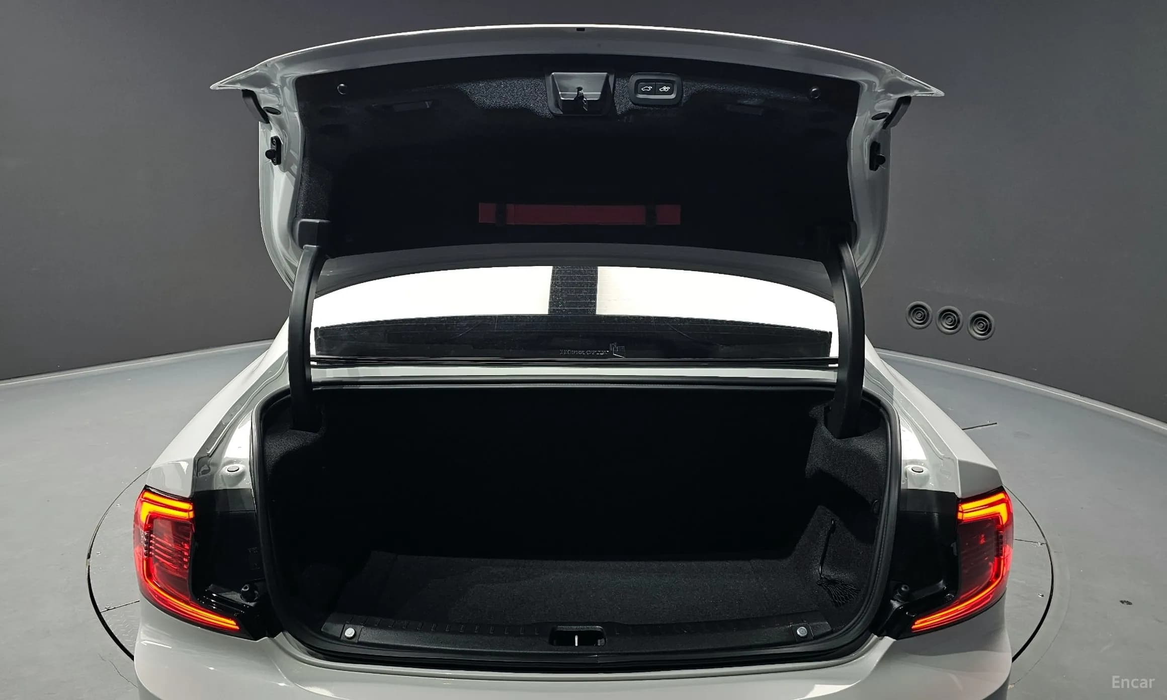 S90