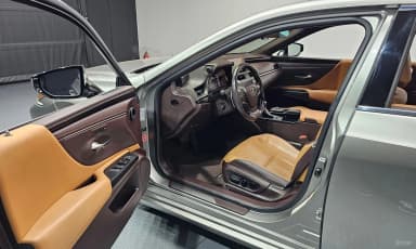 ES300h 7th Generation