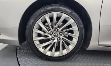 ES300h 7th Generation