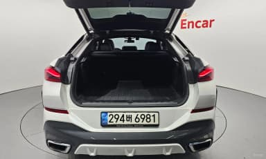 X6 (G06)