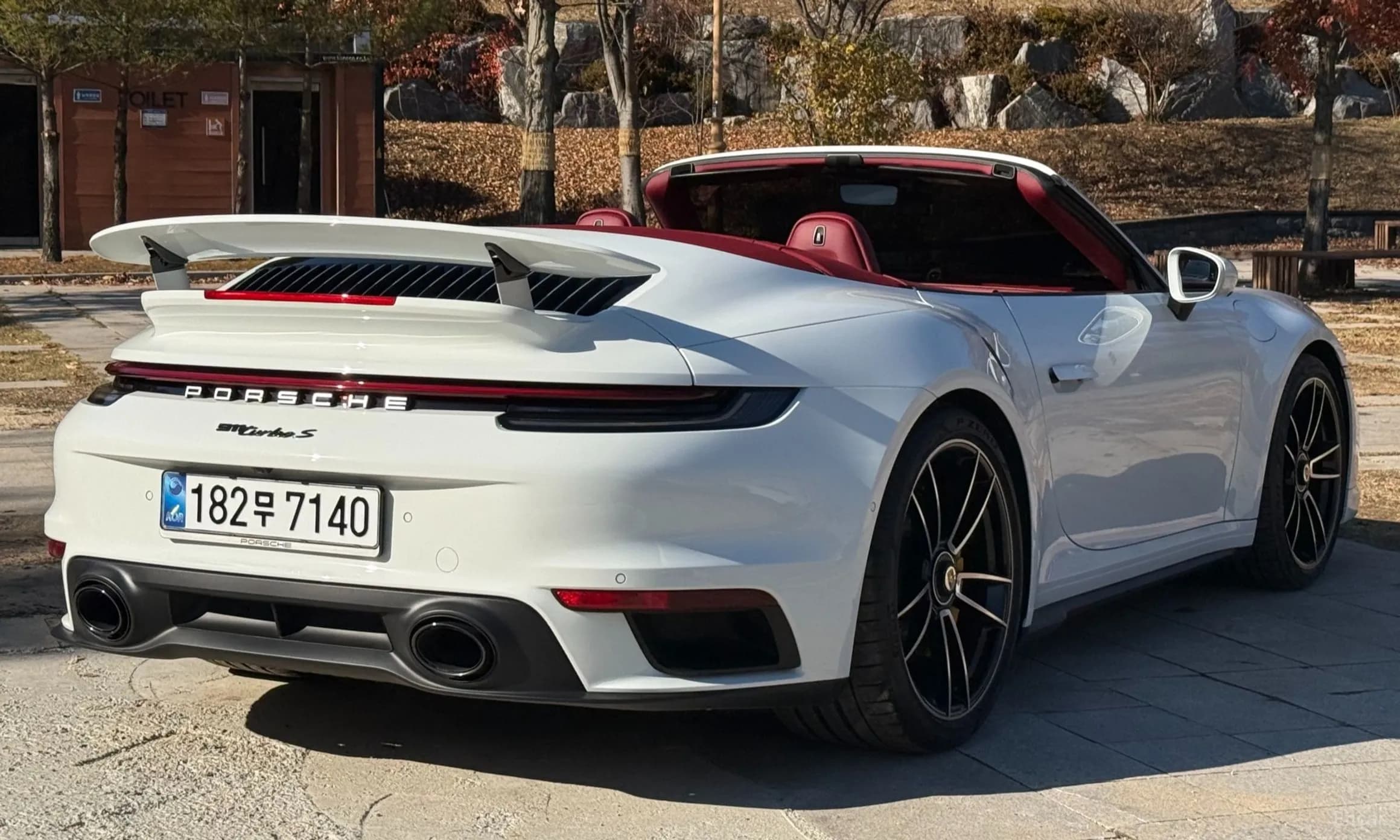 911 (992)