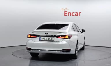 ES300h 7th Generation