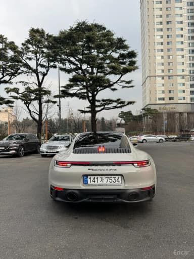 911 (992)
