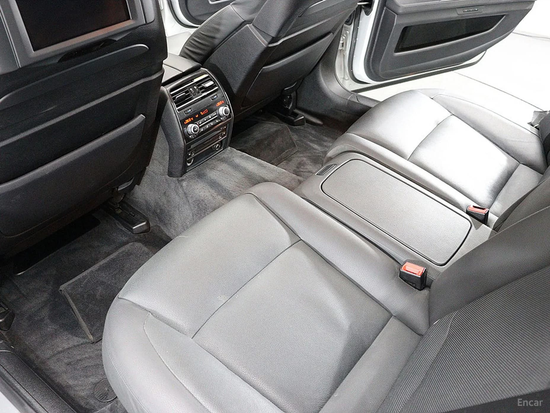 7 Series (F01)