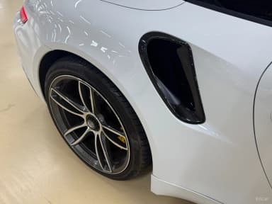 910