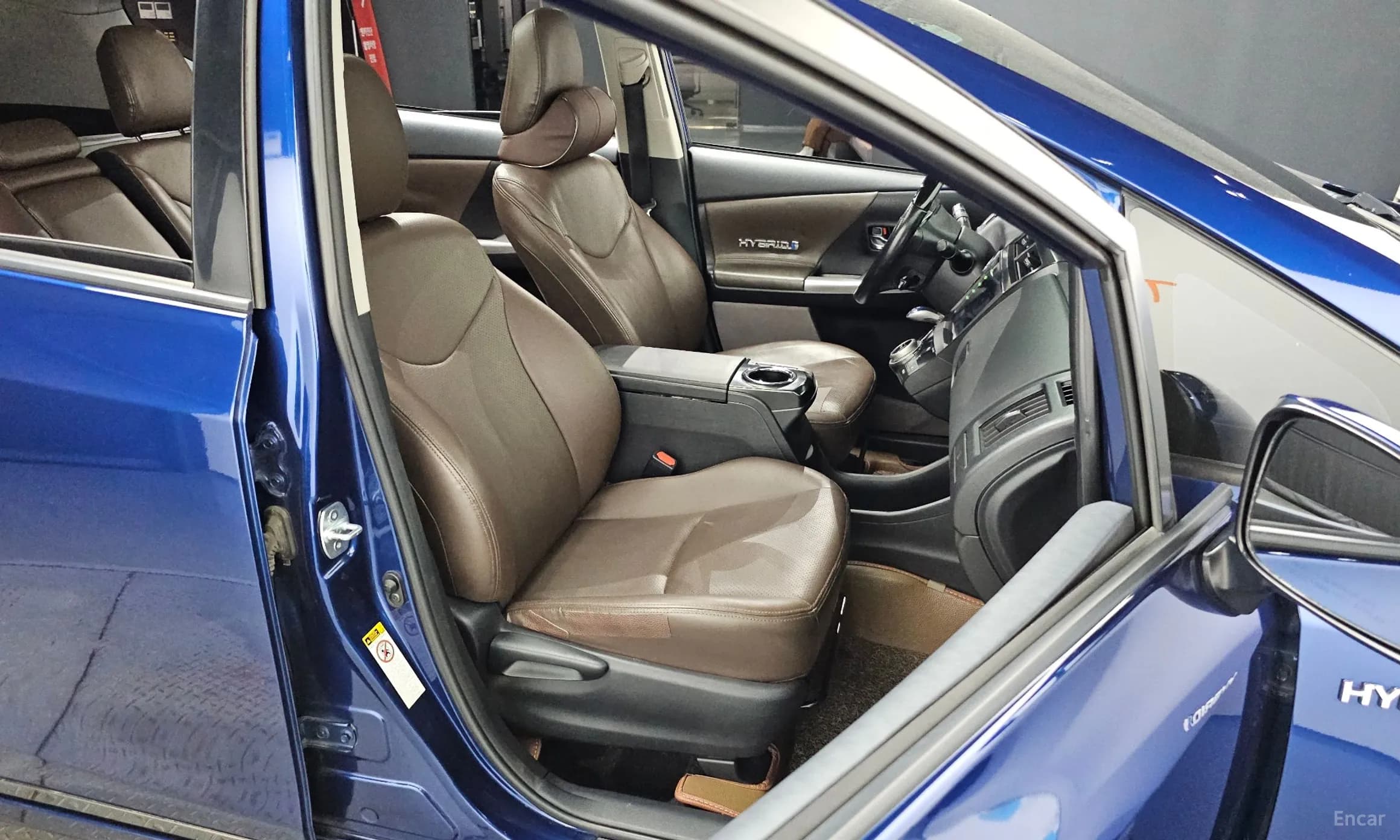 Prius V