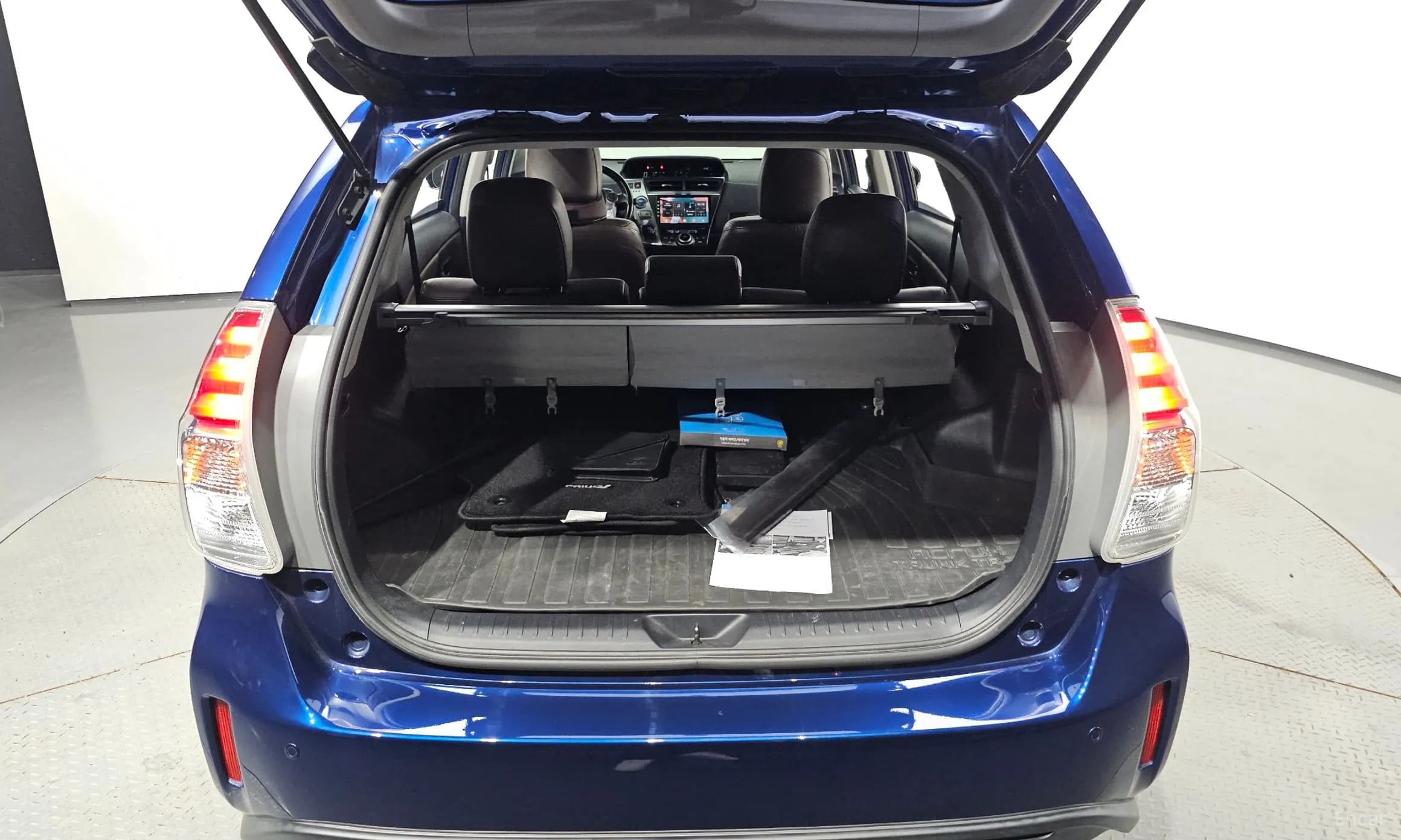 Prius V