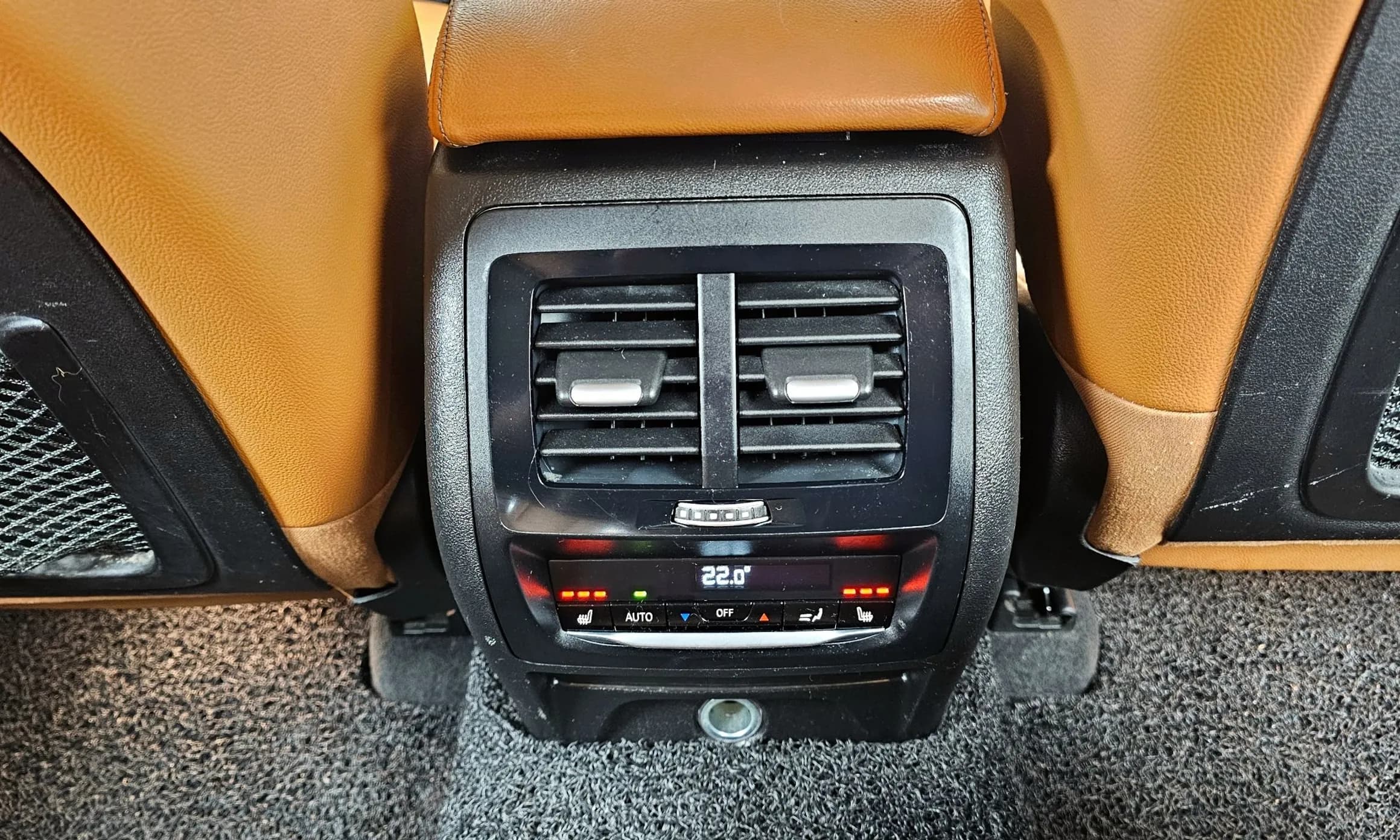 X3 (G01)