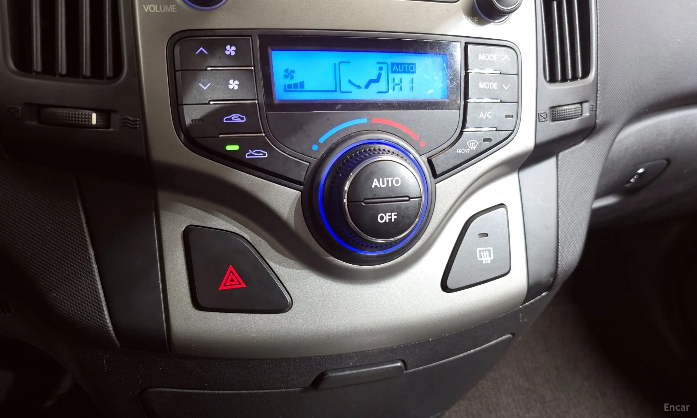 i30