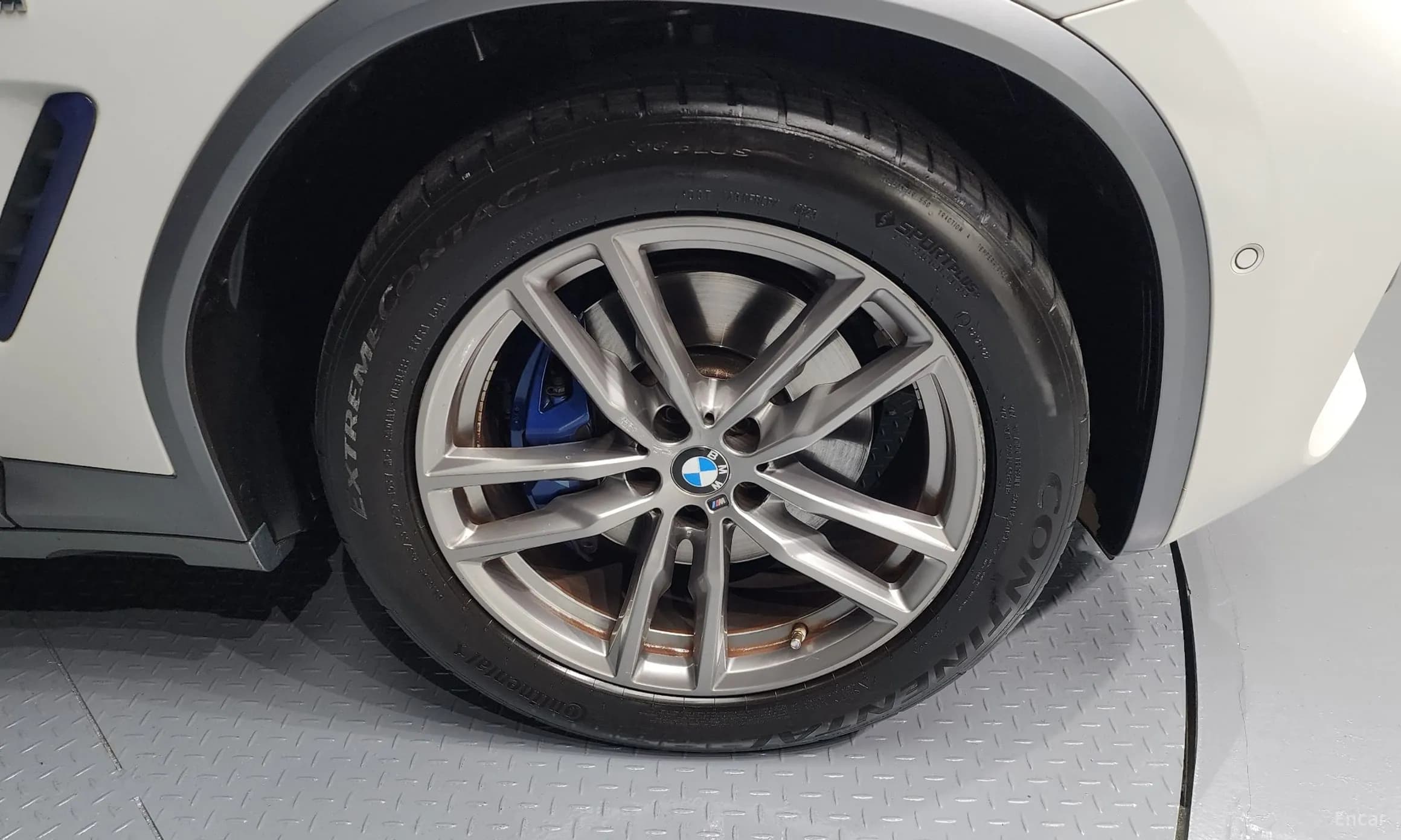 X4 (G02)