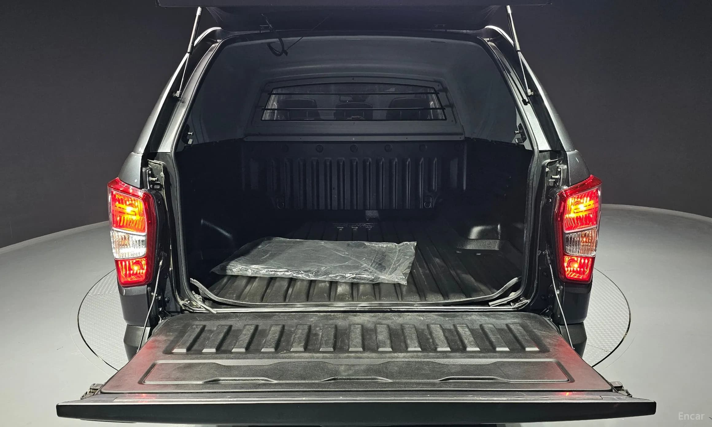 Rexton Sports Khan