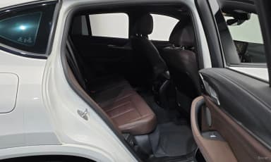X4 (G02)