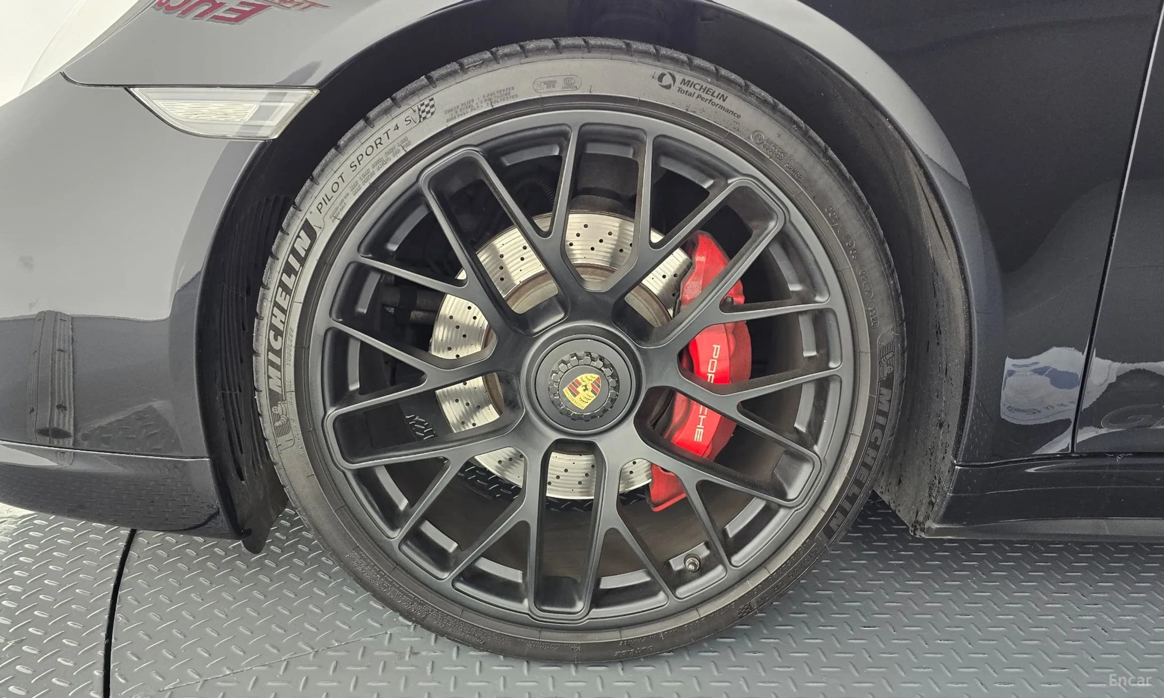 910