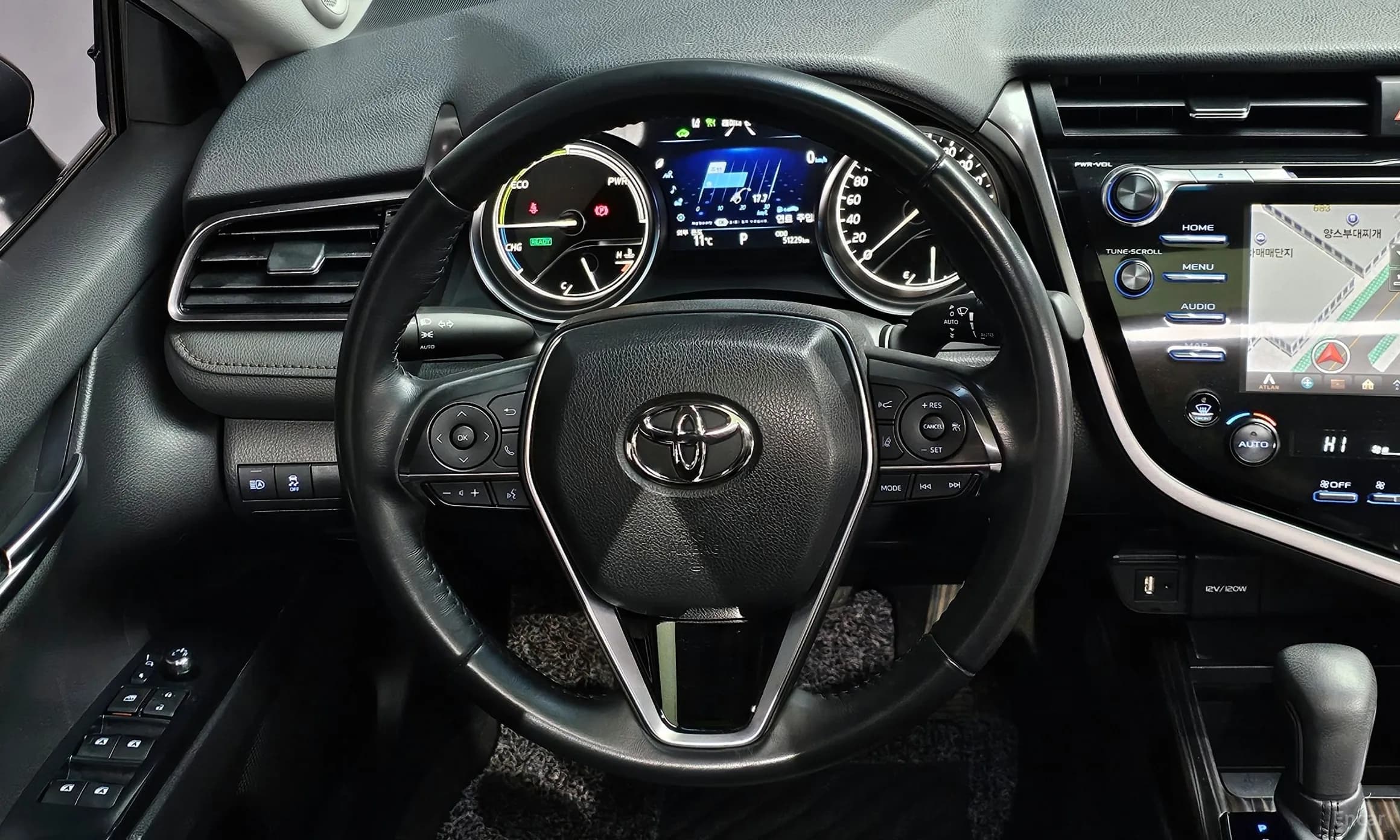 Camry (XV70)
