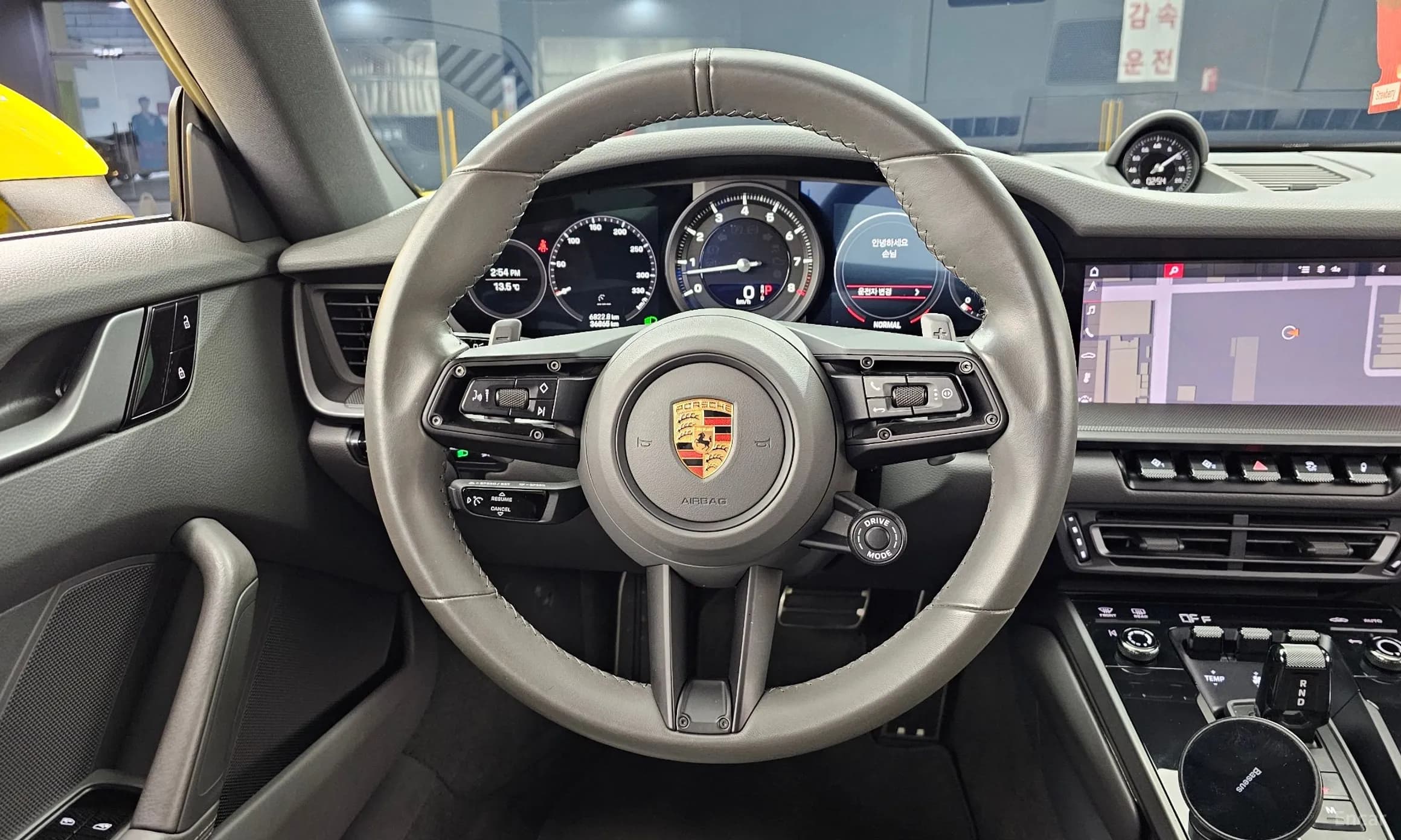 911 (992)