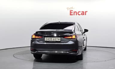 ES300h 7th Generation