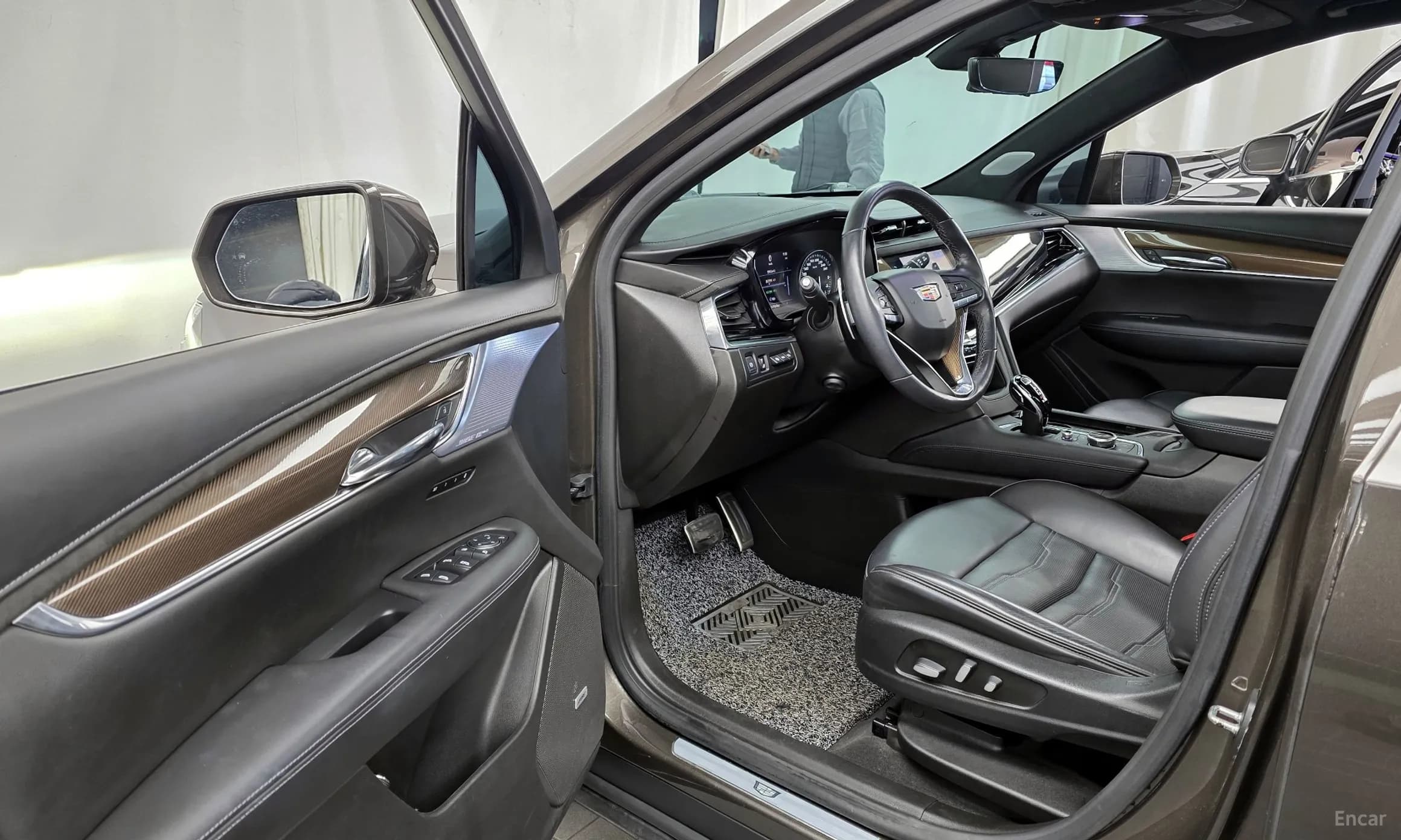XT6