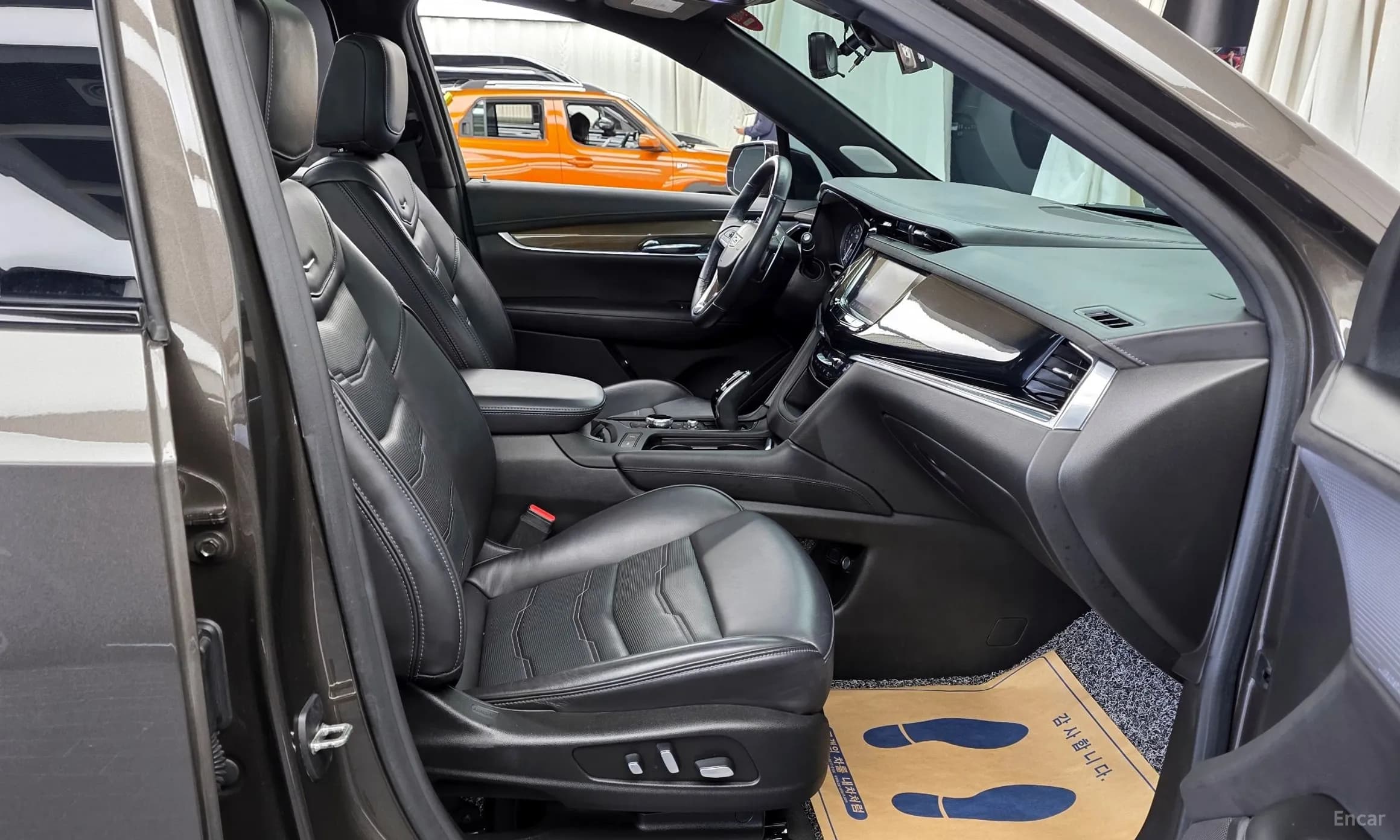 XT6