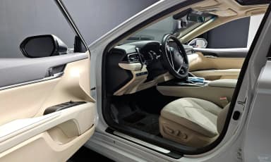Camry (XV70)
