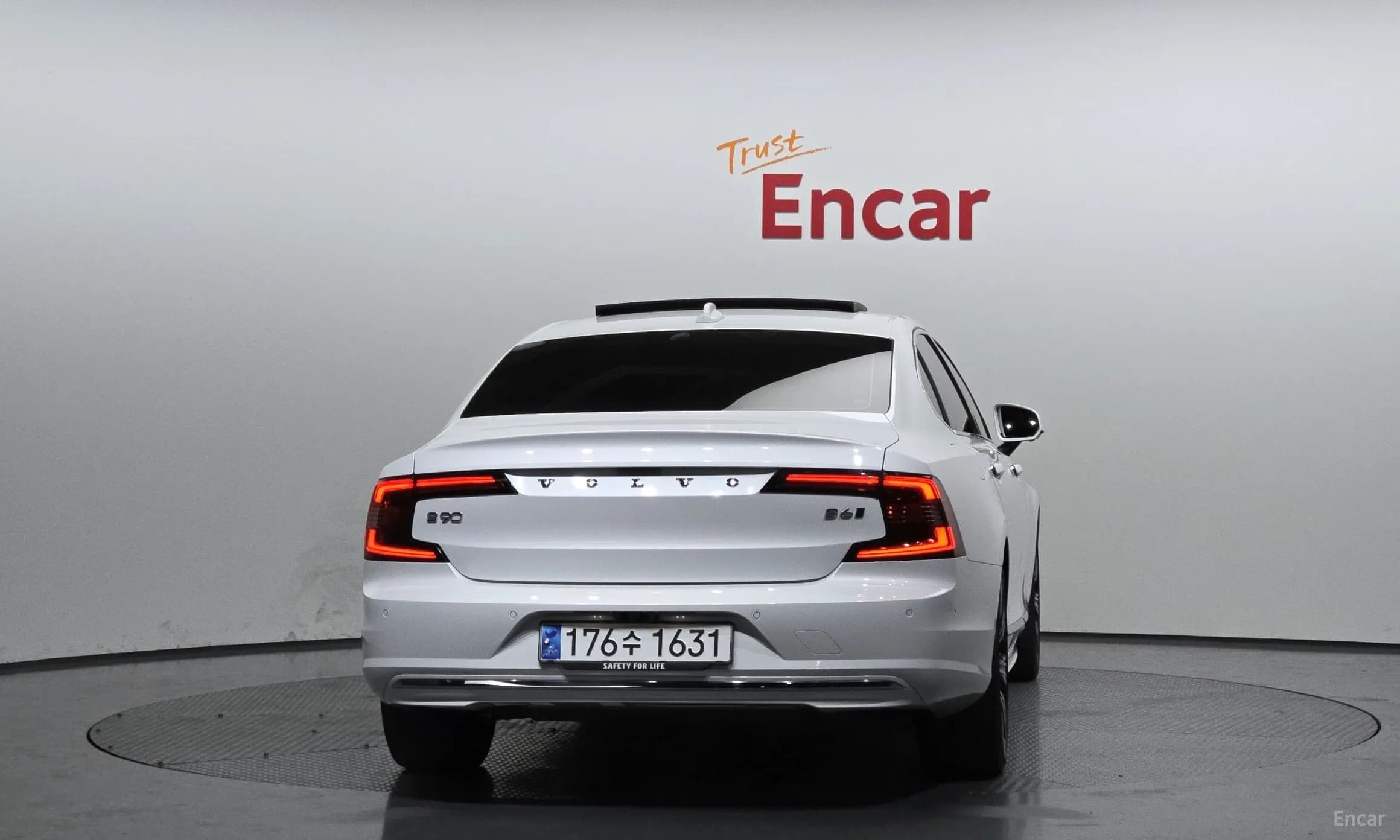 S90