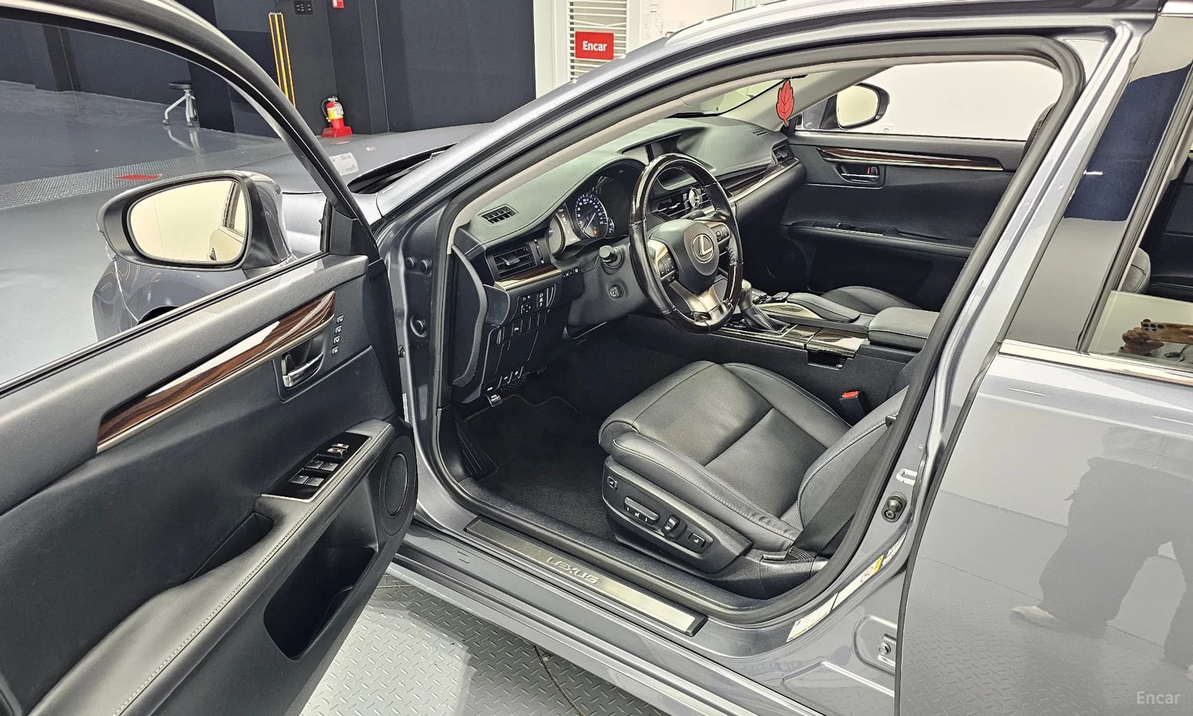 New ES300h