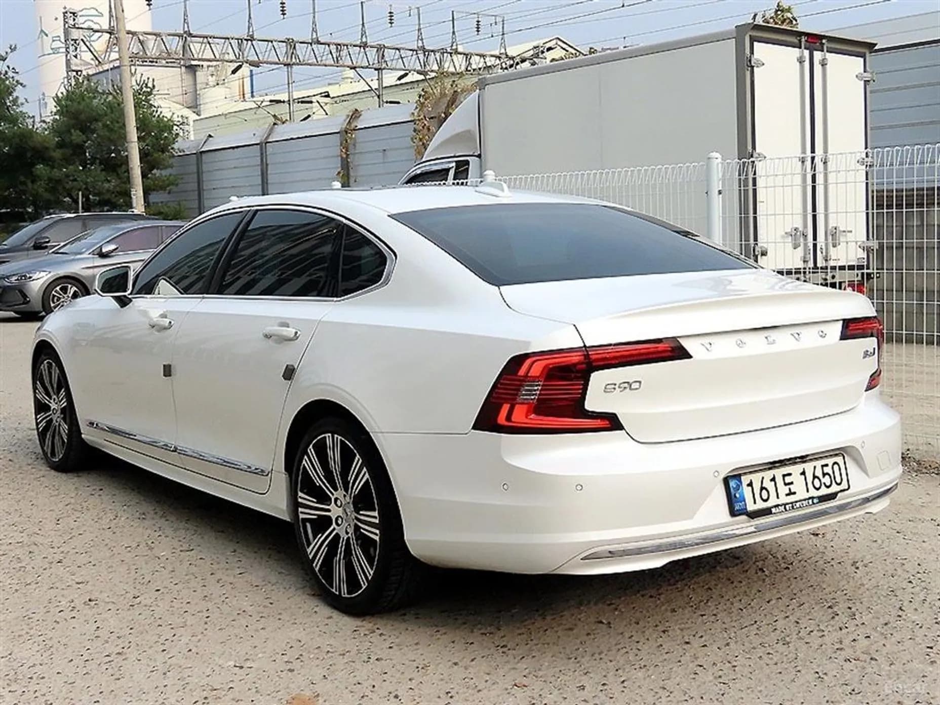 S90