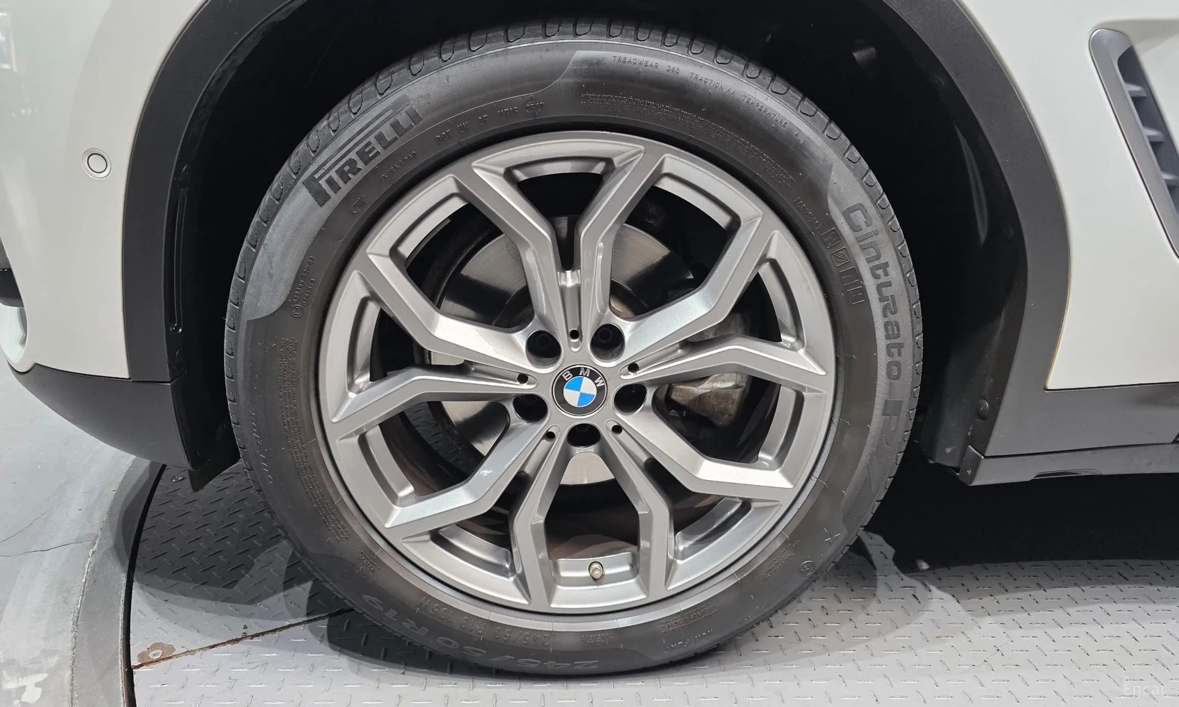 X3 (G01)