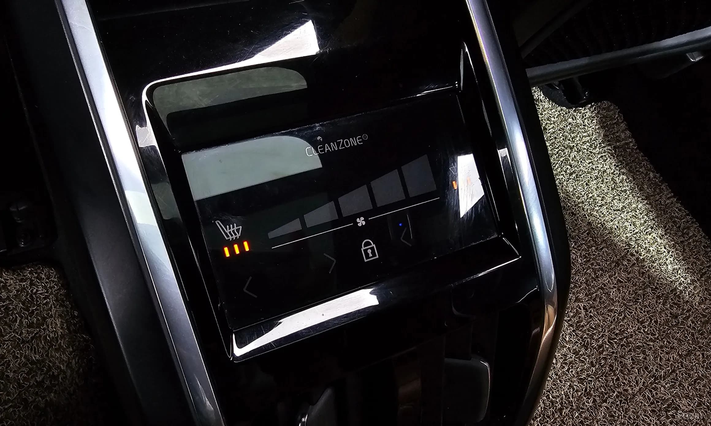 S90