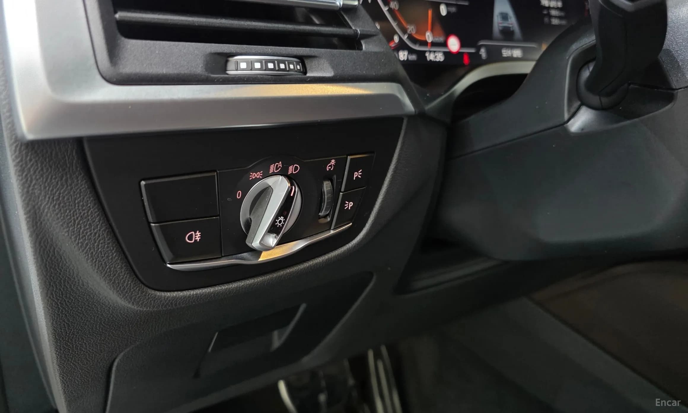 X4 (G02)
