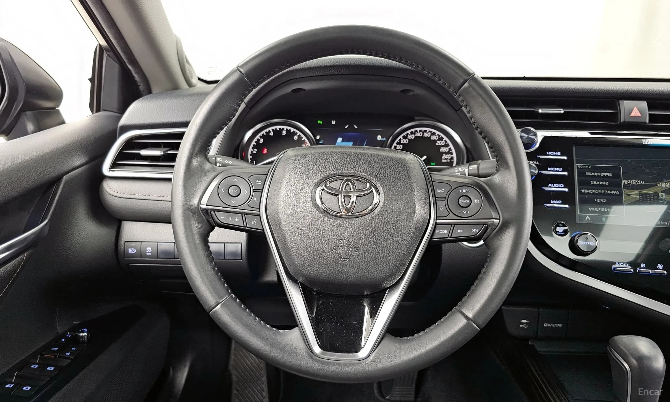Camry (XV70)