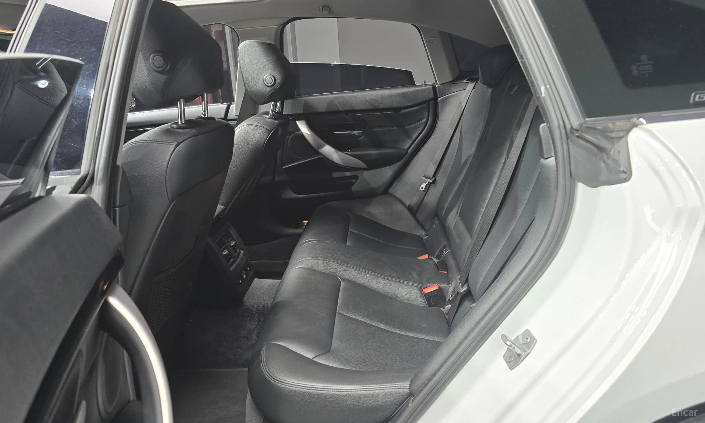 Series 4 (F32)