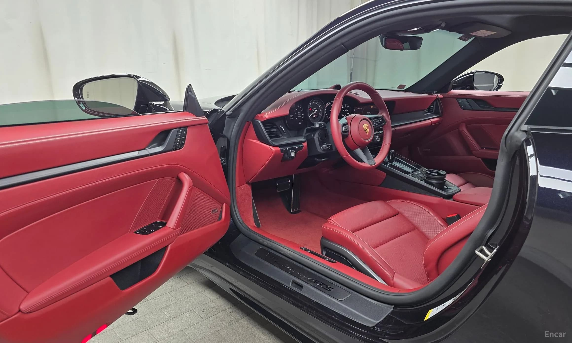 911 (992)